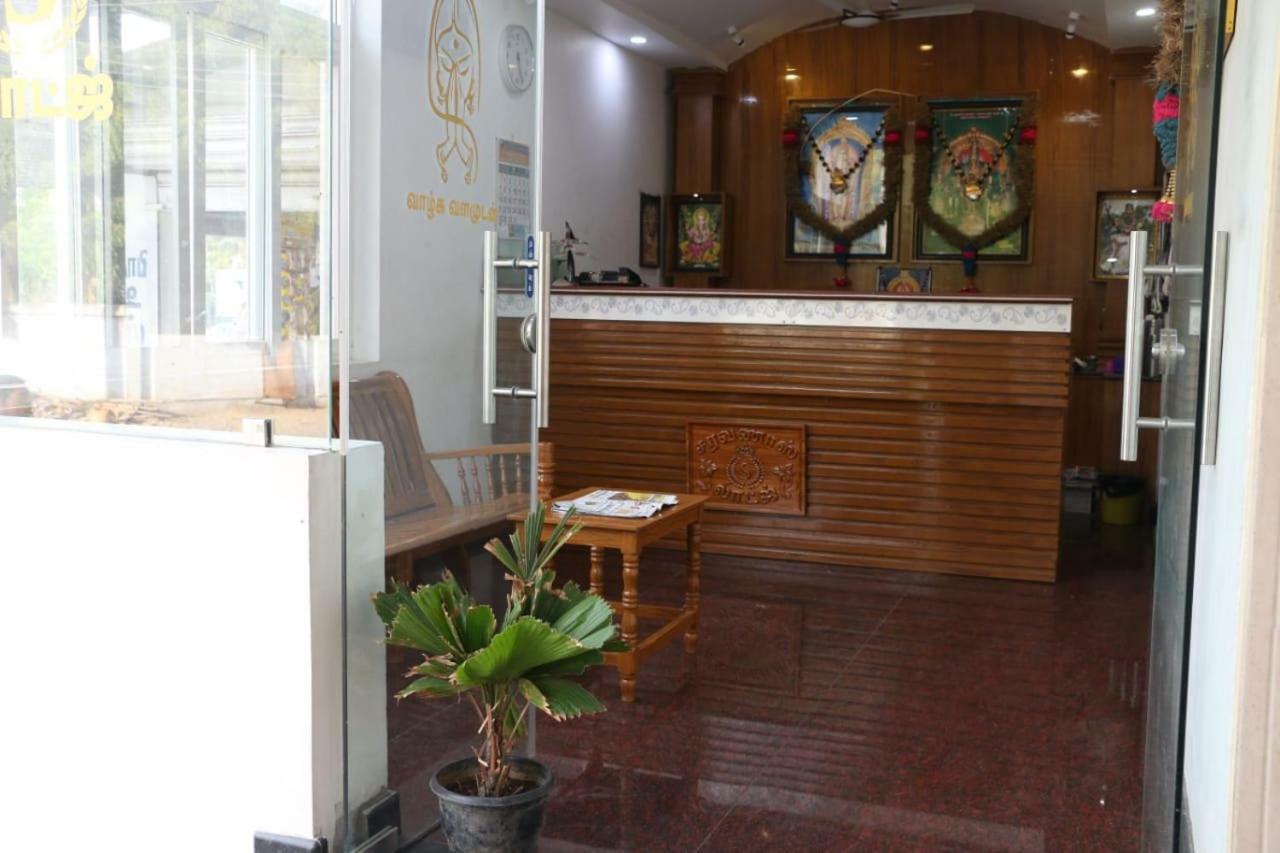 Saravanas Lodge Tiruchchendur Exterior photo