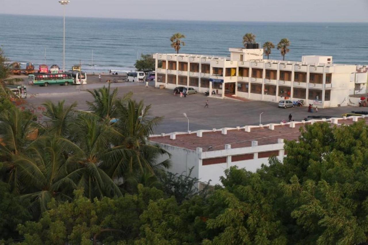 Saravanas Lodge Tiruchchendur Exterior photo